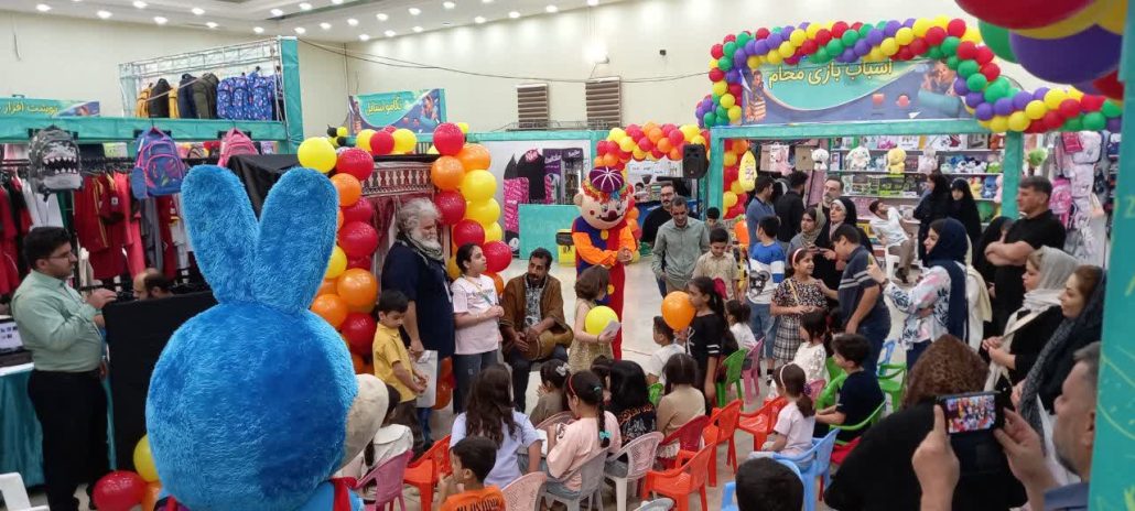 برنامه مفرح عروسک گردانی غرفه کودک در پنجمین روز نمایشگاه نوشت افزار شهریورماه ۱۴۰۴