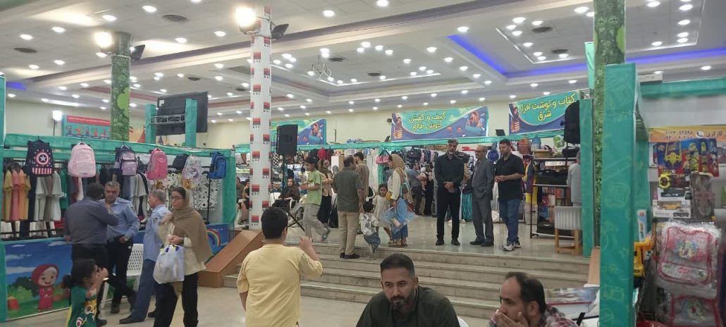 گوشه ایی از مراسم قرعه کشی اهدای هدیه به خریداران محترم در ششمین روز نمایشگاه نوشت افزار شهریورماه ۱۴۰۴